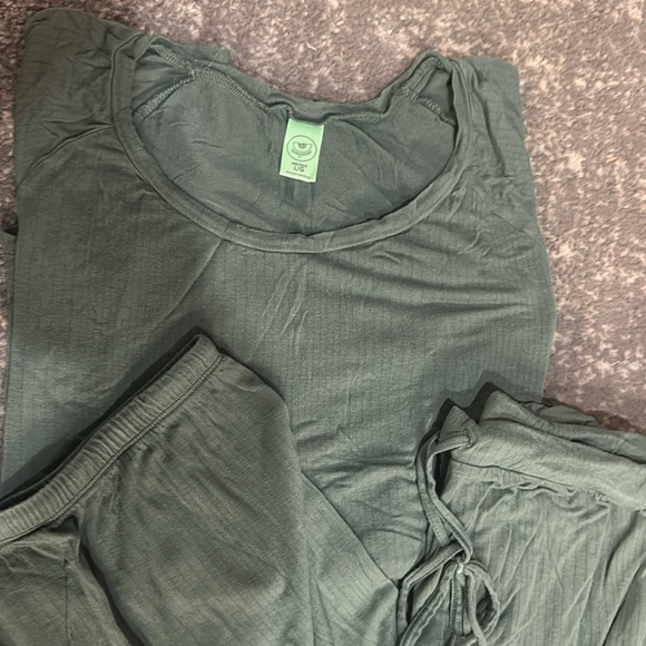 Pjs Set (3) Piece Short Sleeve Top Shorts Pants Large Green - Picture 4 of 5